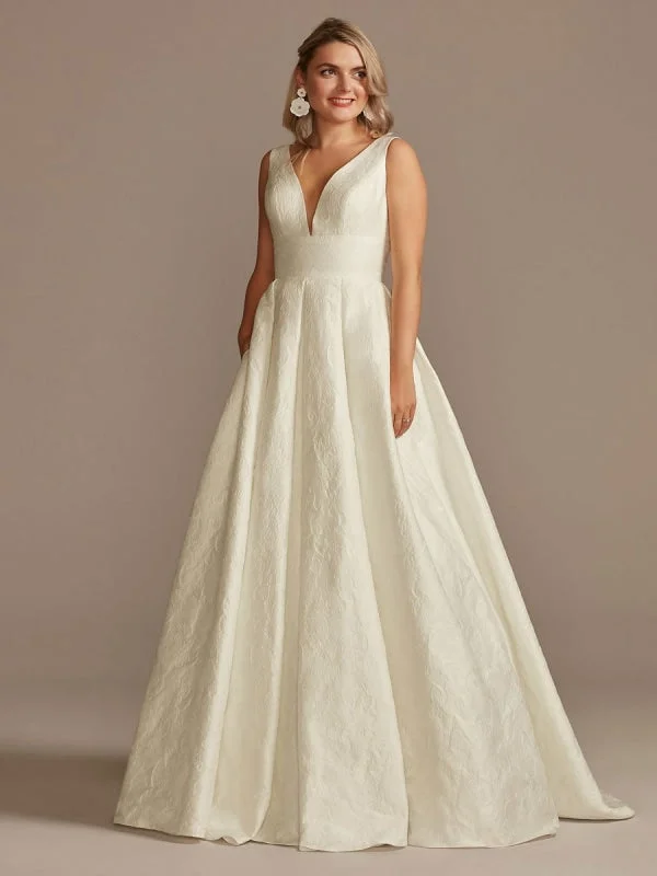 White Simple Wedding Dress Lace V-Neck Sleeveless A-Line Court Train Backless Bridal Gowns Satin Lace Gown