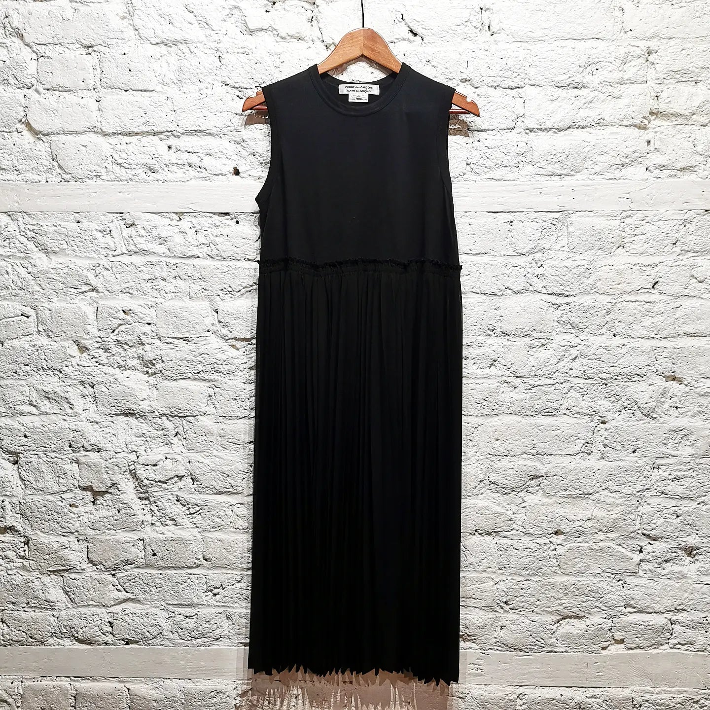 COMME des GARÇONS
COMME des GARÇONS
BLACK SHEER PLEATS
JERSEY TOP
DRESS Backless unclassified dresses